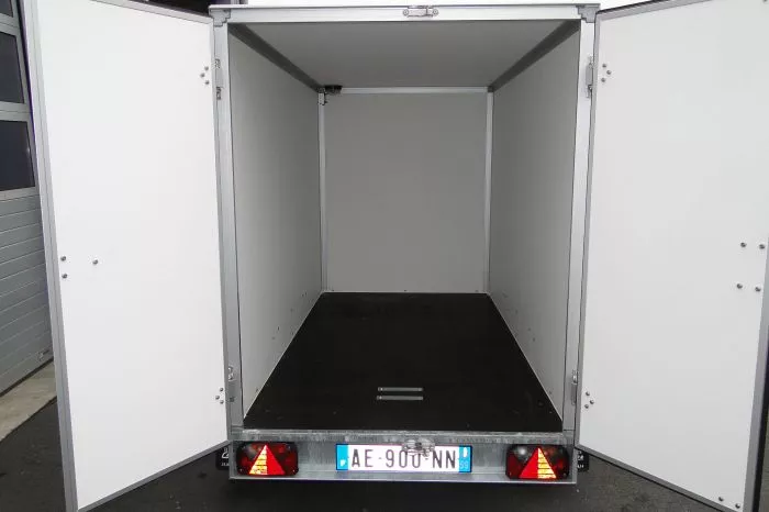 Location de remorque fourgon polyvalent